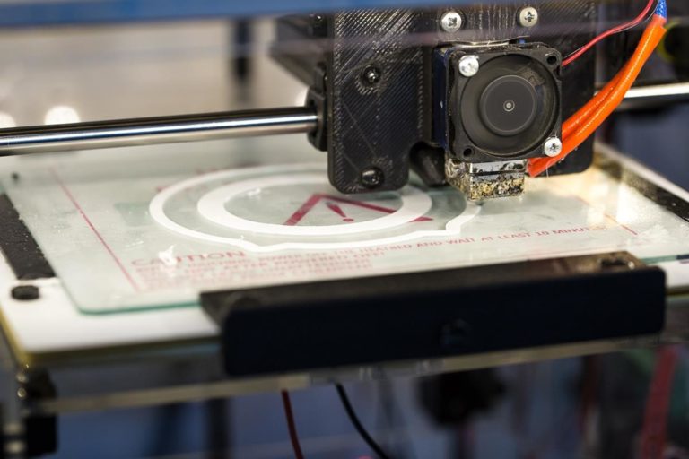 Druk 3D w produkcji masek medycznych: Nowe podejście do ochrony zdrowia